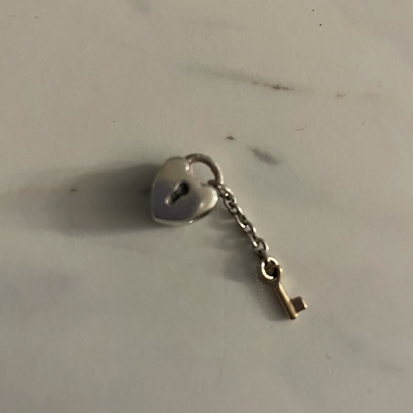 Authentic Pandora Key To My Heart Charm - Picture 2 of 3